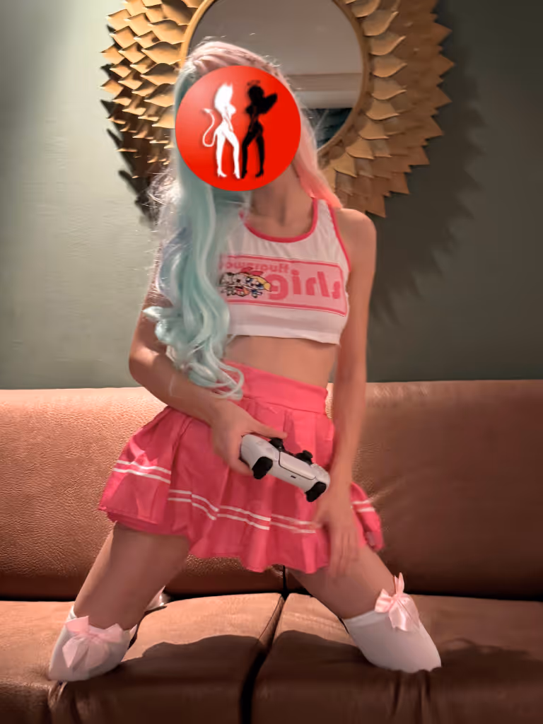 Funtasia Escort Lady auf Rügen – farbenfrohe Cosplay-Begleitung